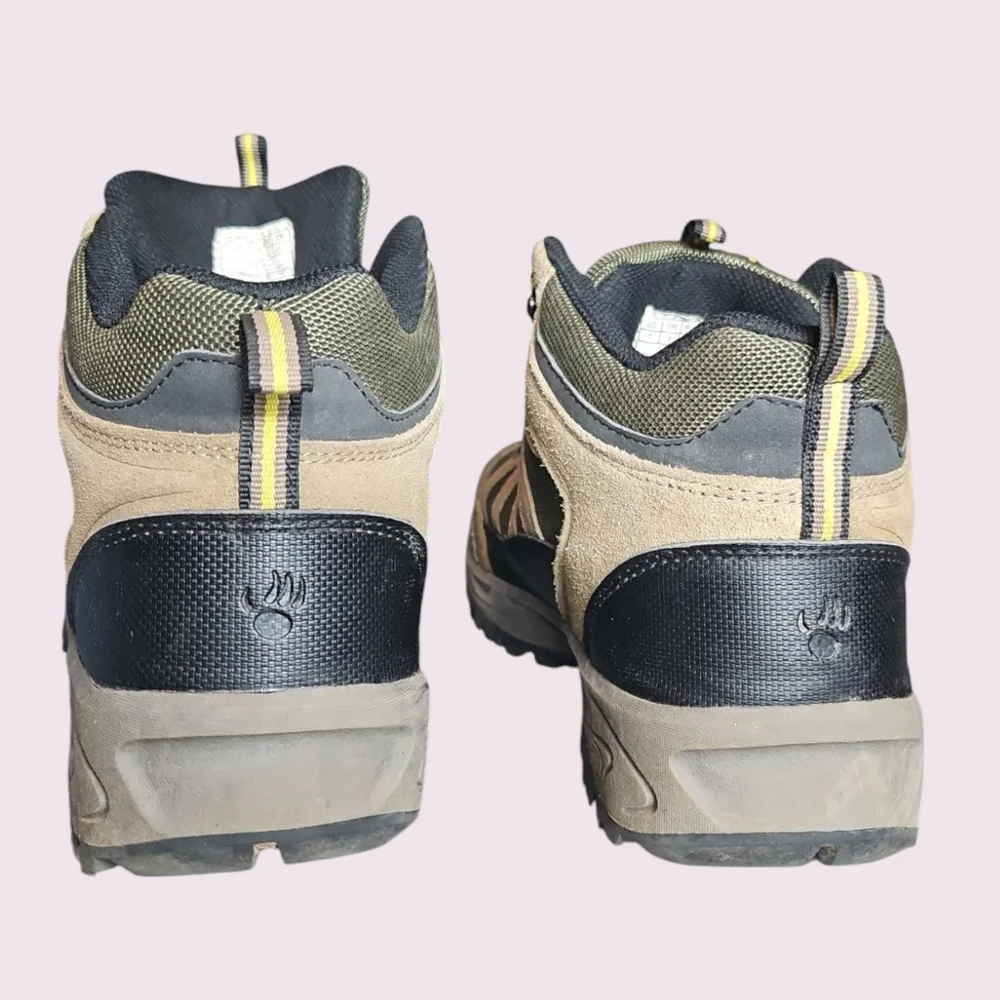 Bearpaw Boys Wildwood Tan & Black Hiking Boots Size 7